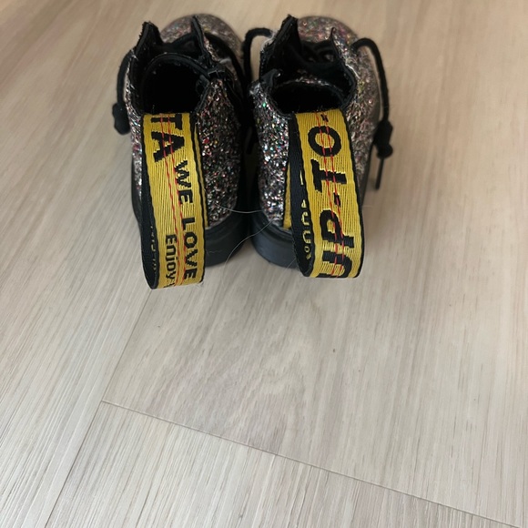 Kids Glitter Combat Boots in toddler size 9/26 - Picture 3 of 5